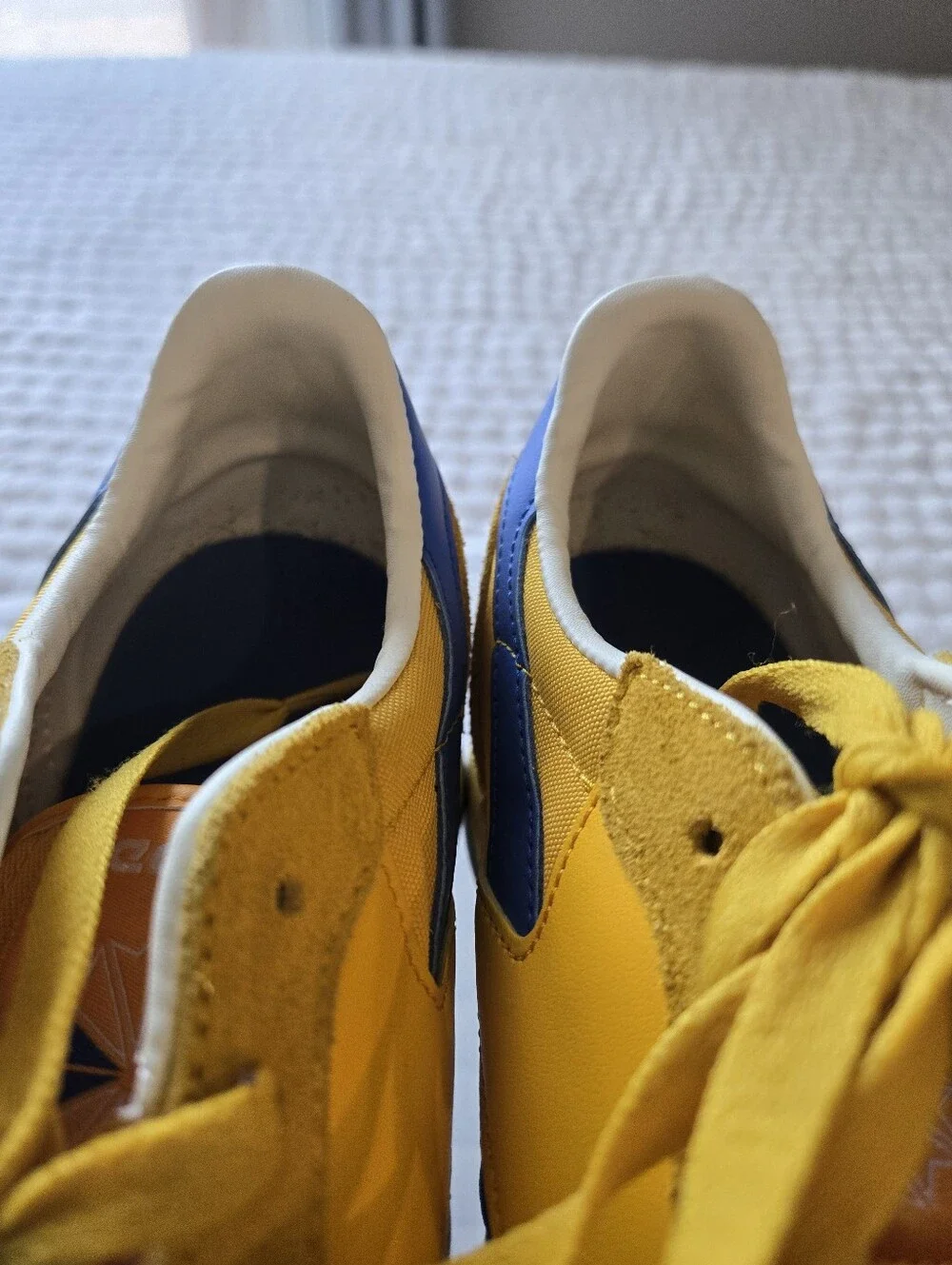 Reebok casual accent